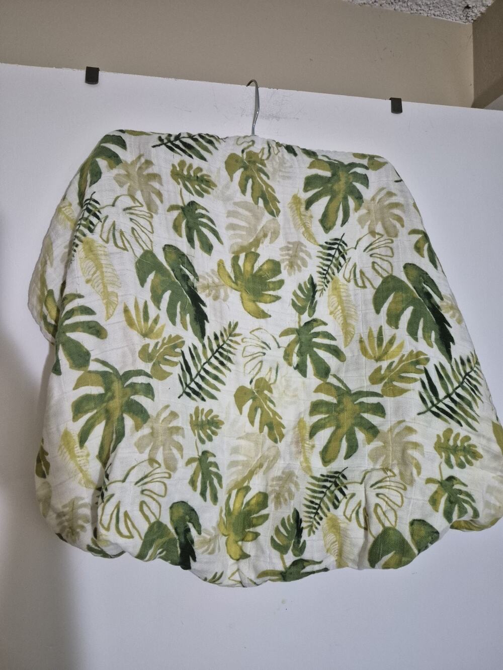 💥 Little Unicorn All-Cotton Muslin Fitted Crib Sheet- Palm Leaf Tropical D6